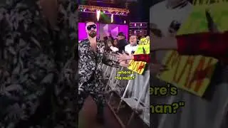 Seth Rollins' hilarious reaction to Becky Lynch sign..🤣 #sethrollins #wrestling fyp #beckylynch