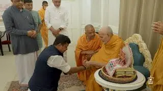 Shri Nitin Nabin Meets Mahant Swami Maharaj on First Gujarat Tour as BJP President, Gandhinagar