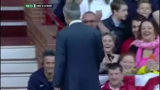 Jose Mou step on the pitch and interneted the pass 🤣🤣