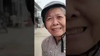 Cụ B&agrave; 93 Tuổi Lang Thang Đi B&aacute;n V&eacute; Số V&agrave; 6 Người Kh&oacute; Khăn Cao Tuổi Nhận Qu&agrave; Tết | Khương Nhựt Minh