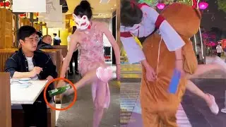 美女服务员身怀绝技，用鞋子给帅哥开瓶，帅哥惊呆了！😂#猫猫小可爱#全网最帅开瓶猫#汉服#二次元#搞笑
