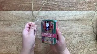 Unboxing an Aquarian Tarot by David Palladini in thin can