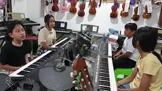 Perkenalan kelas baru kursus keyboard Bosar Music Sorong