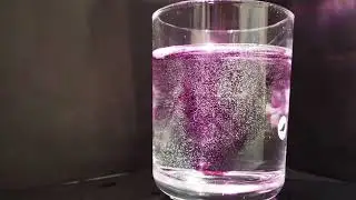 When purple and green liquid pigments meet.#art #visual #satisfying