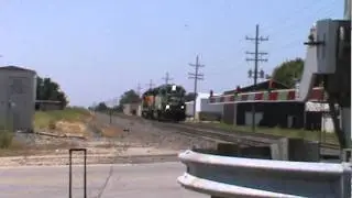 BNSF 3150 & 2039 Chugging Through Plano Illinois