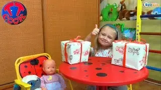 ✔ Кукла Ненуко и Ярослава открывают подарки для малышки / Doll Nenuco with Yaroslava ✔