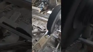Pulido de parrilla de aluminio con maquina industrial