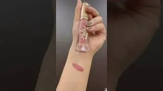 Trying the Too Faced Melted Matte Liquid Lipstick. #toofaced #lipstick #sellout #makeup