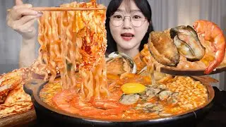 Рамен с морепродуктами абалоном креветками и устрицами с кимчи 🍜Mukbang ASMR
