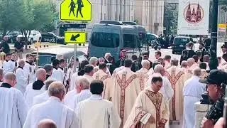 Sia Dawpa Most Reverend Edward J. Slattery tawh Hun Nunung Ni.