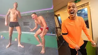 ZINGEN BIJ HET ZWEMBAD & MAAK JIJ DAT GELUID!? 😂
