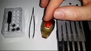 Hot Toys Marvel Iron Man 1/6th scale Battery Installation Mk 42 and Mk 43 Helmet