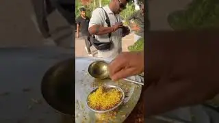 Indore ke famous Tari wale poha #street food receip #shorts #trading #ytshorts #avani mom cooking