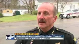 Handcuffed prisoner on loose in Sinclairville