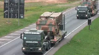 Comboio de Carretas com Lançador de Foguetes ASTROS