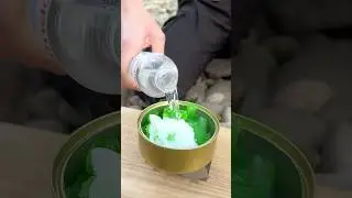 ✅ The guy shows SURVIVAL skills in the FOREST 🥾💦 #camping #survival #bushcraft #outdoors #lifehack