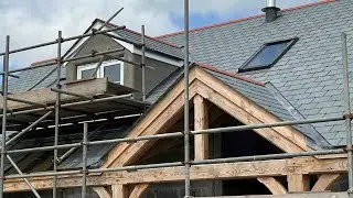 Honnacotts M  Week 44 -- Soft rendered dormers; Screed over underfloor heating pipes in plots 4&5