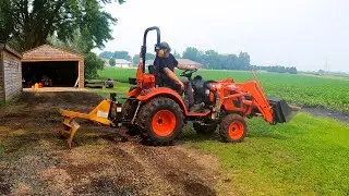 Grading Driveway w/ Rear Blade Kioti CX2510 Compact Tractor