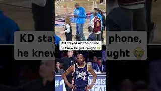 Kevin Durant&rsquo;s burner Twitter got exposed again & he wouldn&rsquo;t put the phone 💀 #kevindurant #viral