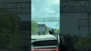 Weak Barriers Led to Pig Fall From Transport Vehicle On Highway