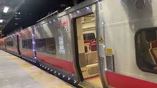 MNRR: #M8 Holiday Train on TK 3 to Stamford is arrived at #Fordham Station in Metro-North Railroad