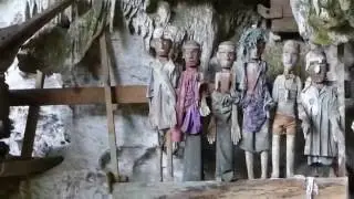 Sulawesi Lemo hanging graves قبر 墳 गंभीर kuburan 墓