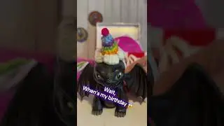 Frogless shows off their hat collection! #howtotrainyourdragon #toothless #spinmaster #shorts #toys