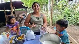 More hoy le toco consentir a sus bb y miren la cara del gordito 😋🥰