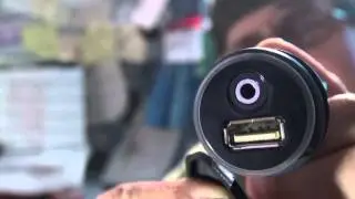 Легко добавьте в свою автомобильную аудиосистему USB-питание и стереовход AUX.