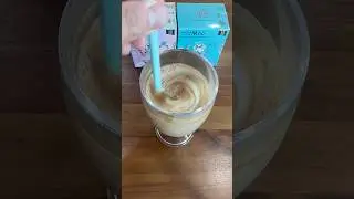 Quick 1 min iced latte with #coffeetothemoo.