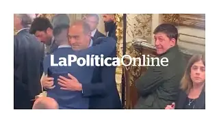 Sugestivo saludo entre Lule Menem y Santiago Caputo