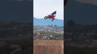 Flowing up and down these hills on Honda CRF450RWE is so fun 🔥