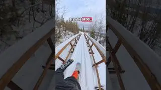 Катание на сноуборде по трассе для горного велосипеда