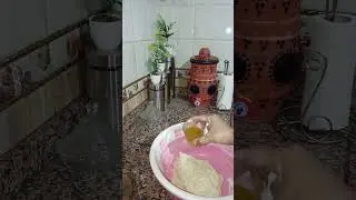 بيتزا بعجينة سهلة وبحجم عائلي