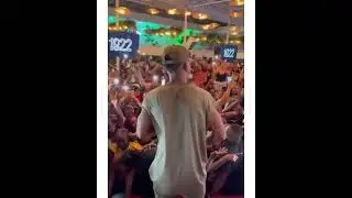 Hii hapa Performance ya #Alikiba huko Mombasa katika muendelezo wa shows za kufungia mwaka 2025