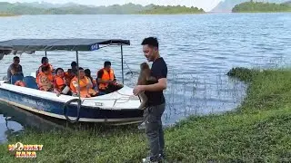 Monkey Kaka ran after and hugged his dad because didn't want dad to go home.