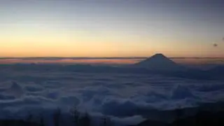 Time Lapse Sea of Clouds, Moonrise and Sunrise