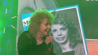 Monica West \ Gouden Ring - Regenboogmantel - Deze Boterbloem Gaat Op Stap - T P P Rossum