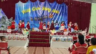 Clip triệu view tiềm năng: Bé 2 tuổi nhảy Noel làm cả sân cười ngất @anh