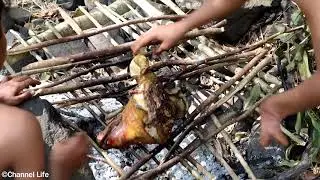 Primitive as cooking - Eating Pig head - clever boys grill pig head