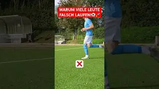 WARUM VIELE LEUTE FALSCH LAUFEN!⚽️🚀 #fussball #tipps #tricks #tutorial #shorts