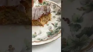 My lemon cake with Greek yogurt glaze is light, not too sweet, and perfectly balanced!🍋
