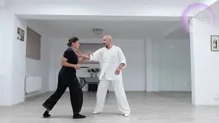 Autoaparare - Cutit si Lovituri de Brate