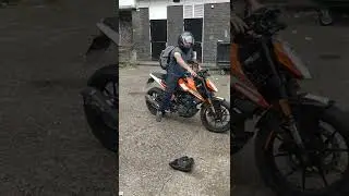 Звук выхлопной системы KTM Duke 125, произведенный на вторичном рынке. Выхлопная система Scorpion...