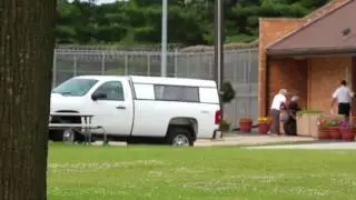 Former U.S. House Speaker reports to prison