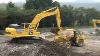 Komatsu hybrid hydraulic excavator HB365 and articulated dump truck HM300 #excavator