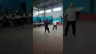 الشيخ قادة توسنينة العصا التقليدية.