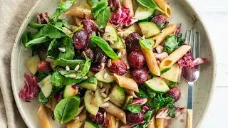 Salade sucr&eacute;-sal&eacute; de penne aux raisins rouges, concombres et basilic | Recette gourmande