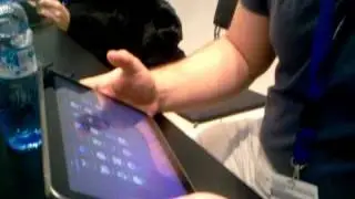 New Galaxy Tab10.1: playing with it backstage before the announcements #mwc11 #da #mobilers