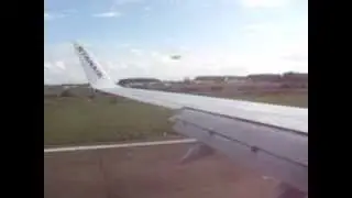 Ryanair 737-800 landing at Tours Loire Valley Airport